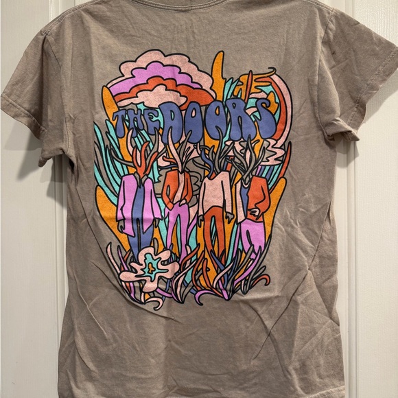Graphic Tee with The Doors Mushroom Print PTP 17” - Picture 3 of 4